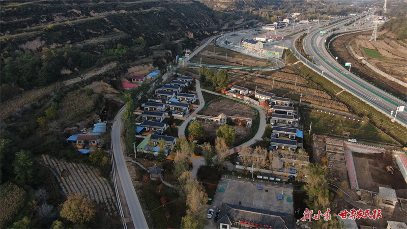 圖為大寨鄉柳溝村人居環境整治后的村容村貌